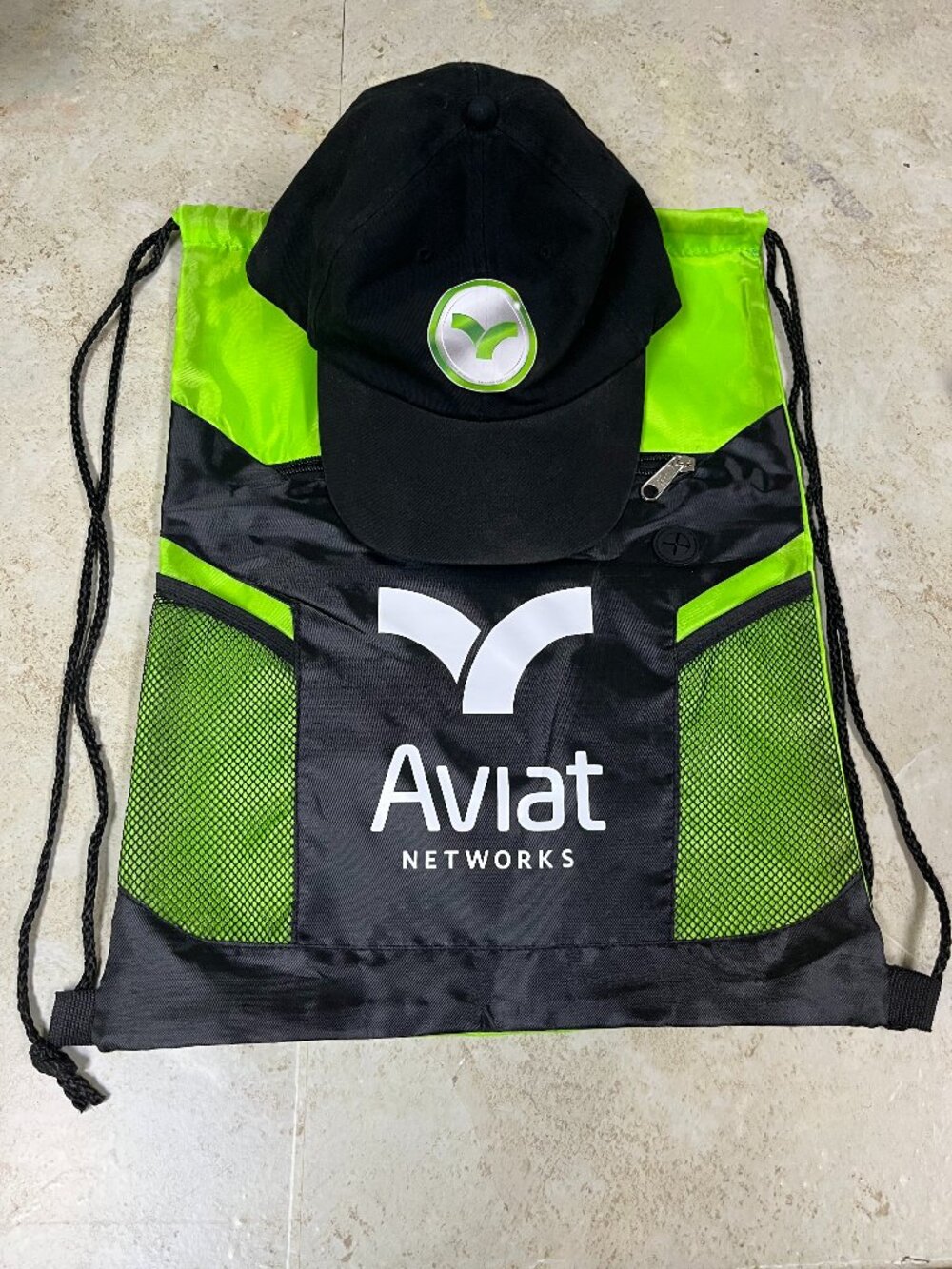 NEW MENS AVIAT NETWORKS BASEBALL CAP MATCHING DRAWSTRING BACKPACK BLACK GREEN